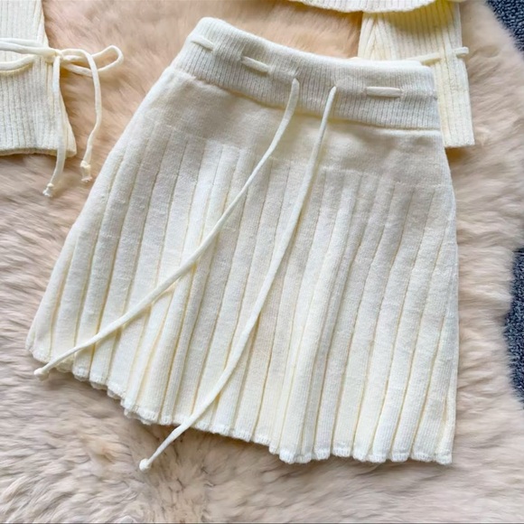 New Co-ord Skirt Knit Set Sweater Ivory Cream Beige Pleated Button Tank Mini - Picture 8 of 16